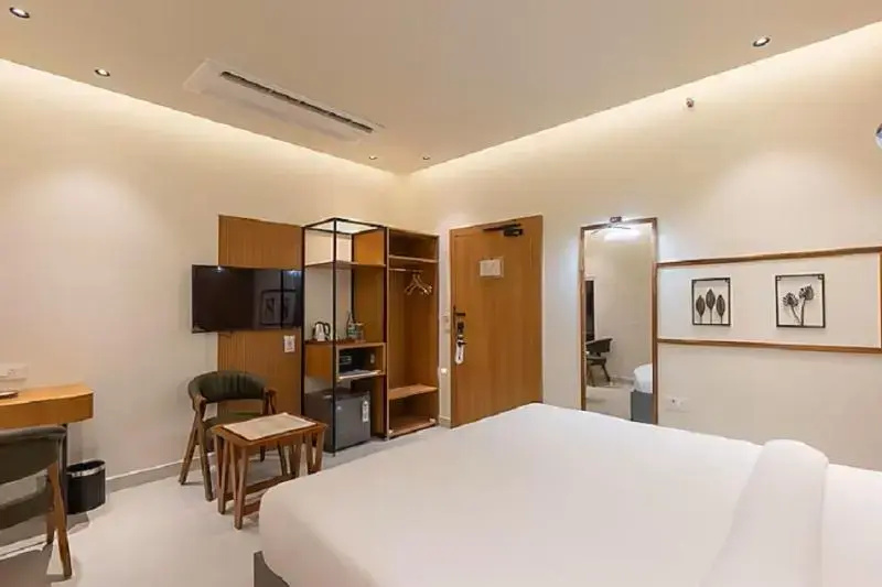 Deluxe Double room (full double bed)