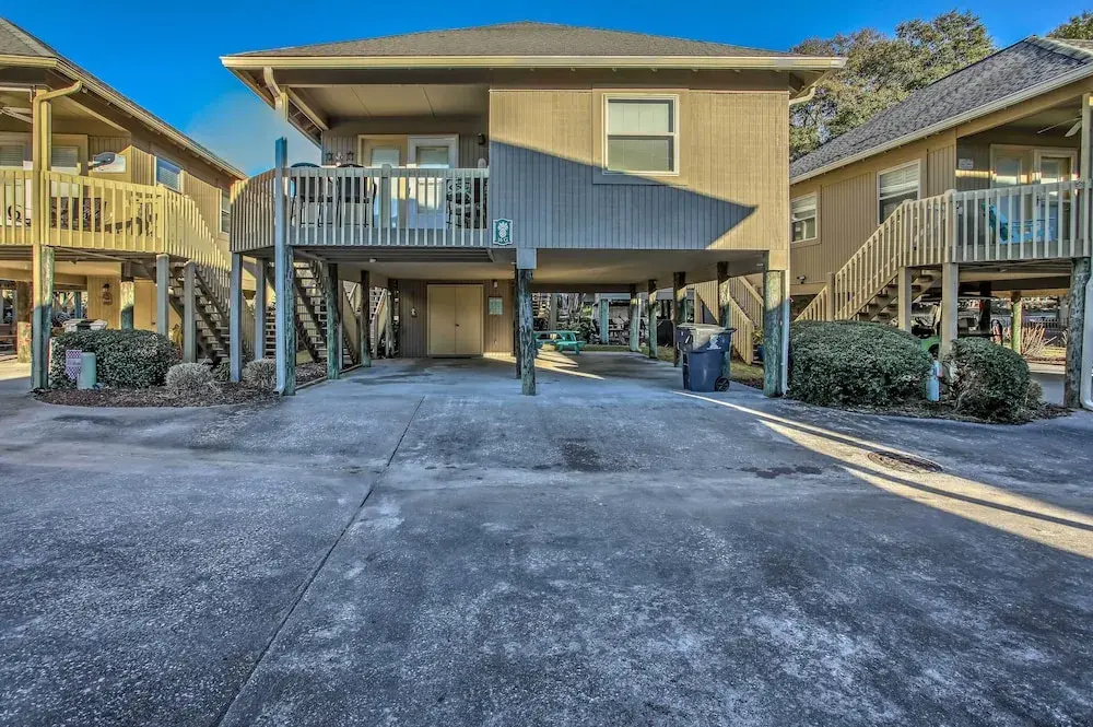Walk to Beach: Dog-friendly Myrtle Beach Cottage!