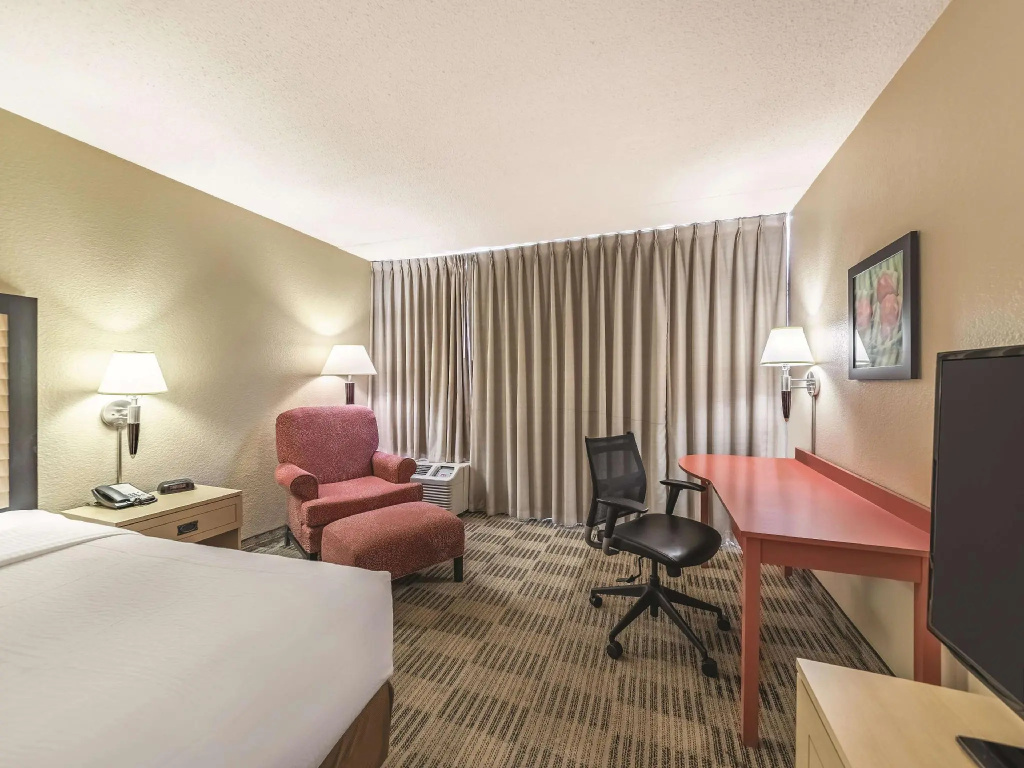 Ramada by Wyndham Fairfield NJ Room Type - Double room (full double bed)