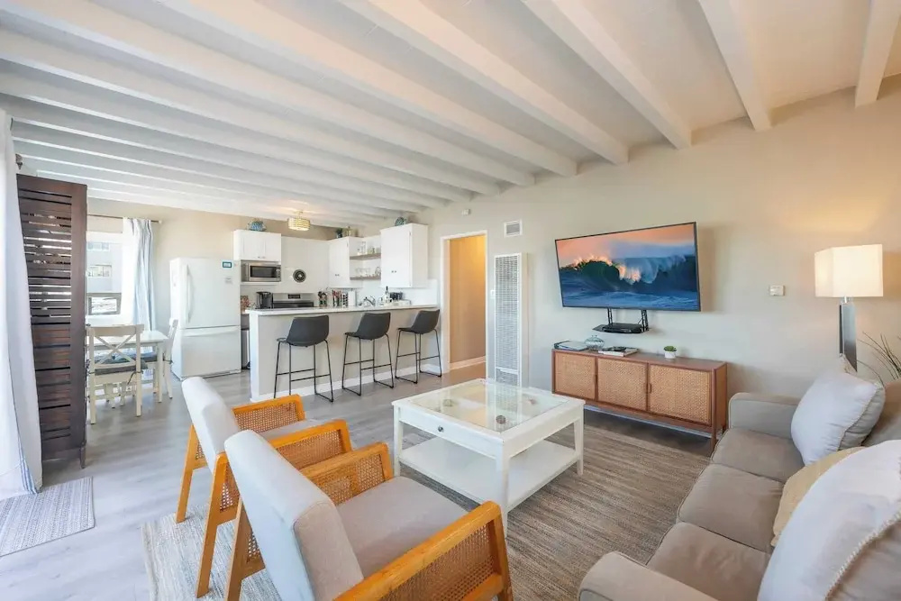 Waterfront Newport Condos w. Dock Access, Walk to Balboa Fun Zone and Beach