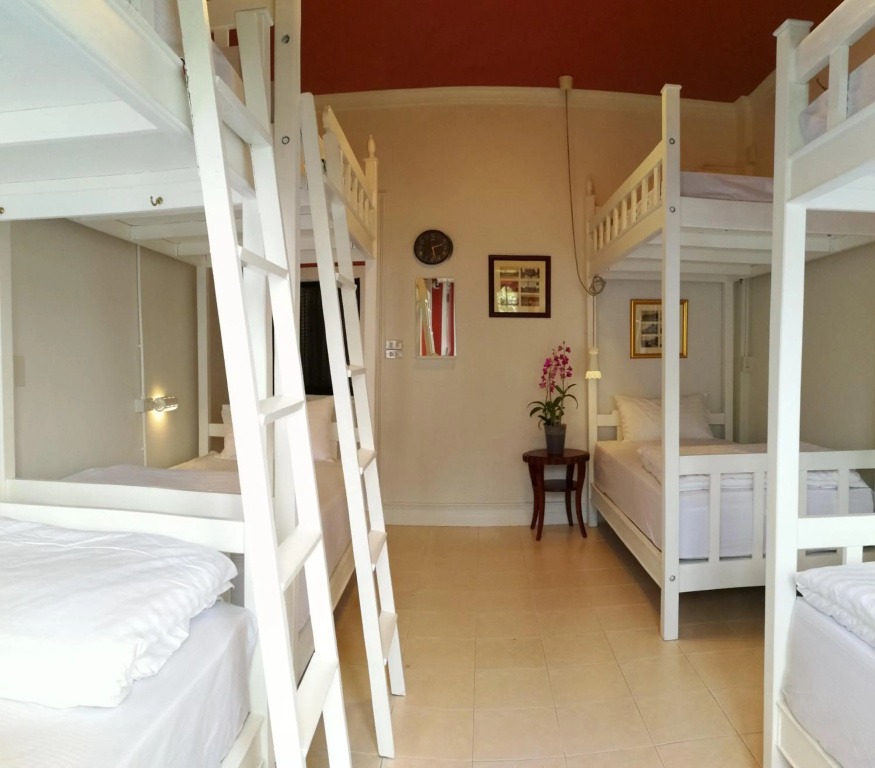 Bed In Town - Hostel — 2