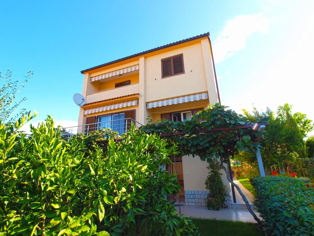 Apartment 1482