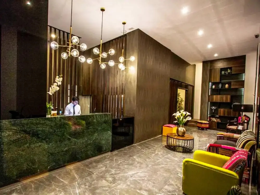 Lobby & Reception