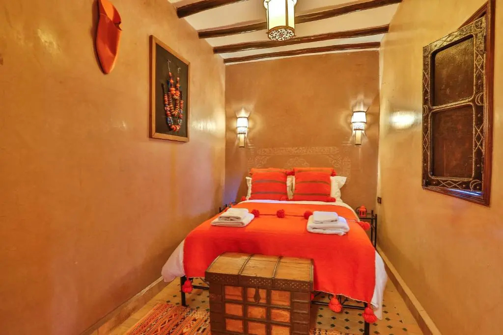 Deluxe Double room (full double bed)