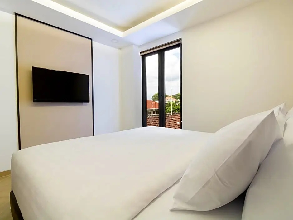 Deluxe Double room (full double bed)