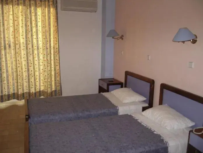 Budget Double Basement room (twin beds)