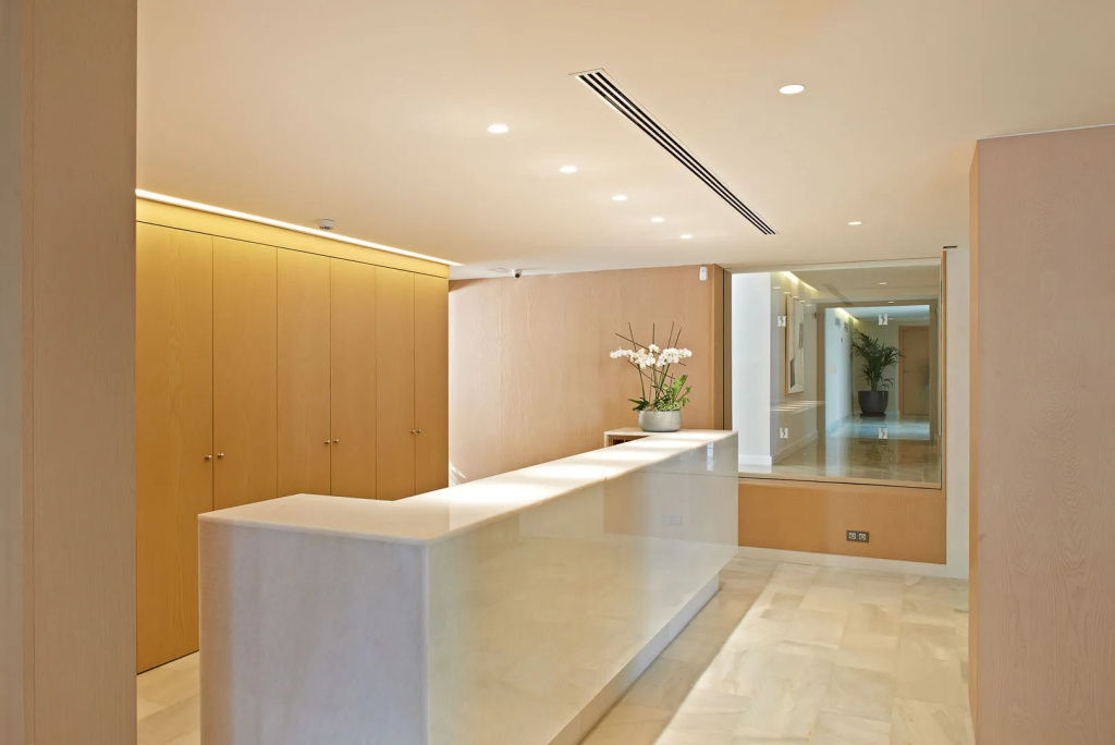 Lobby & Reception