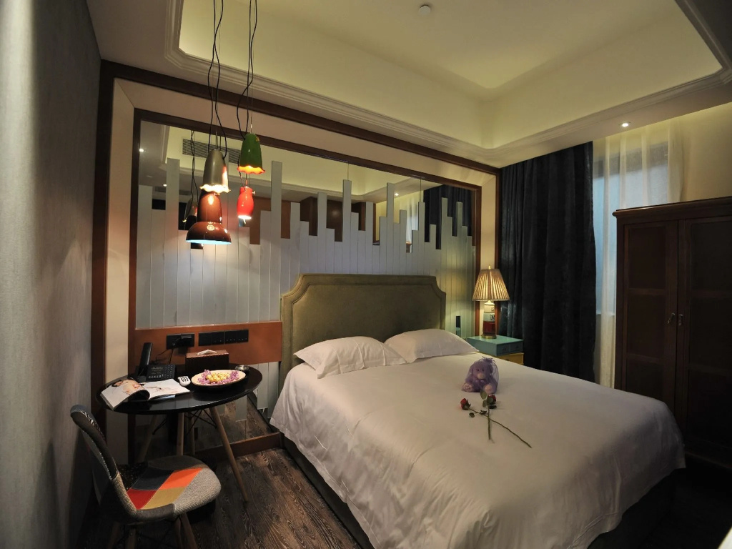 Deluxe Double room (full double bed)