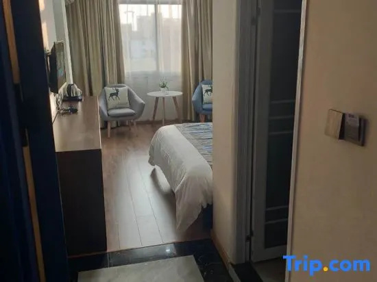 Deluxe Double room (full double bed)