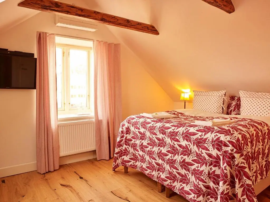 Deluxe Double Attic room (full double bed)