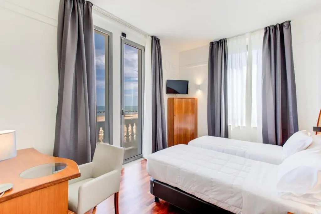 Standard Double room with sea view (full double bed)