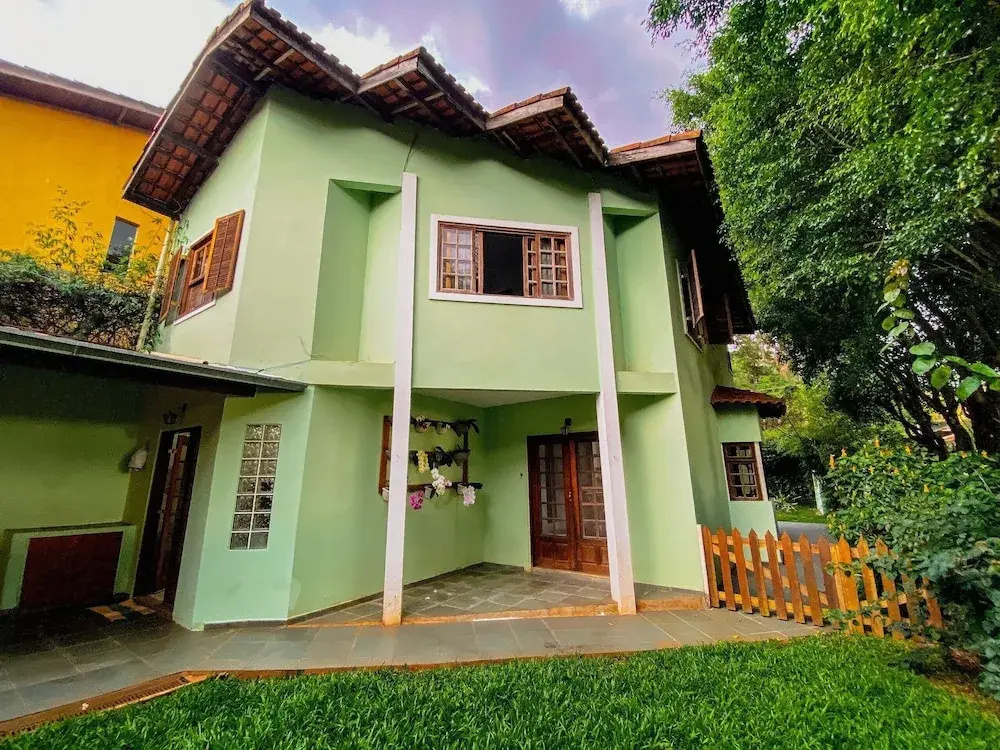 Casa com espaço gourmet, home office e 3 suítes \- Granja Viana