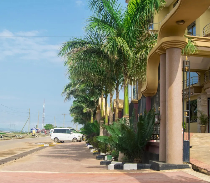 Flomi Hotel