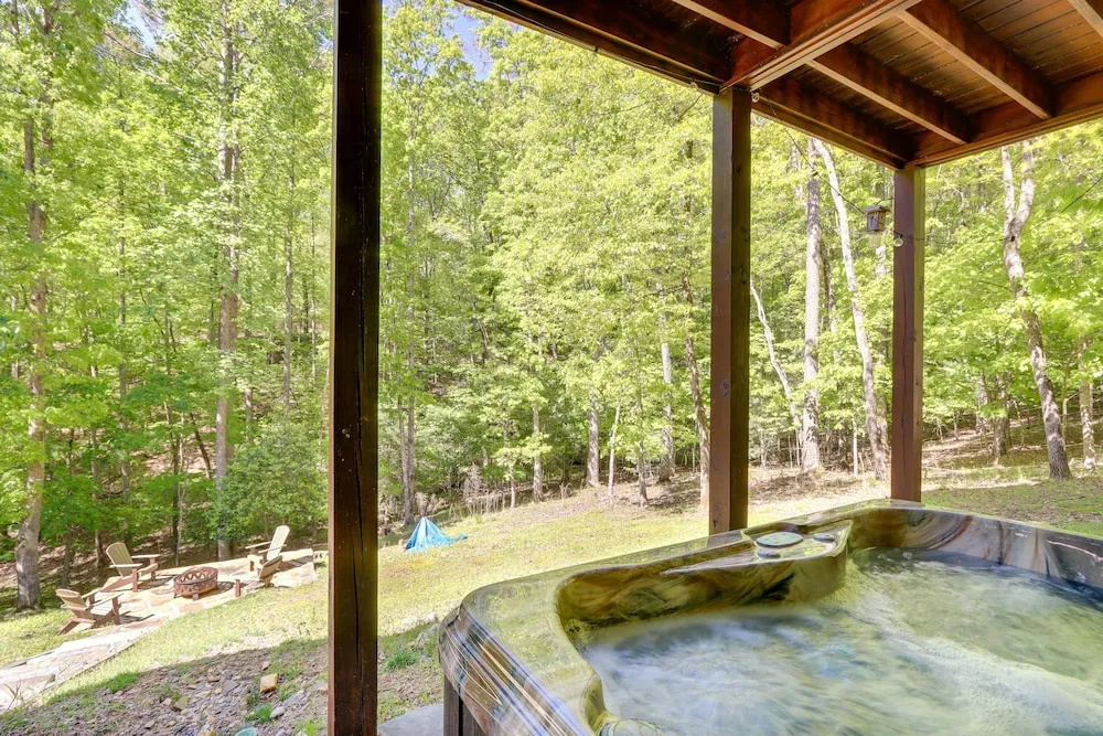 Private Ellijay Cabin w/ Hot Tub & Amenities!