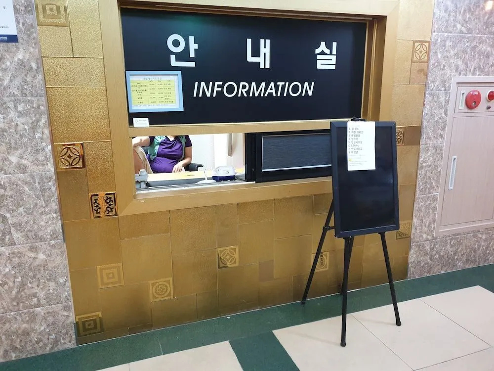 Lobby & Reception