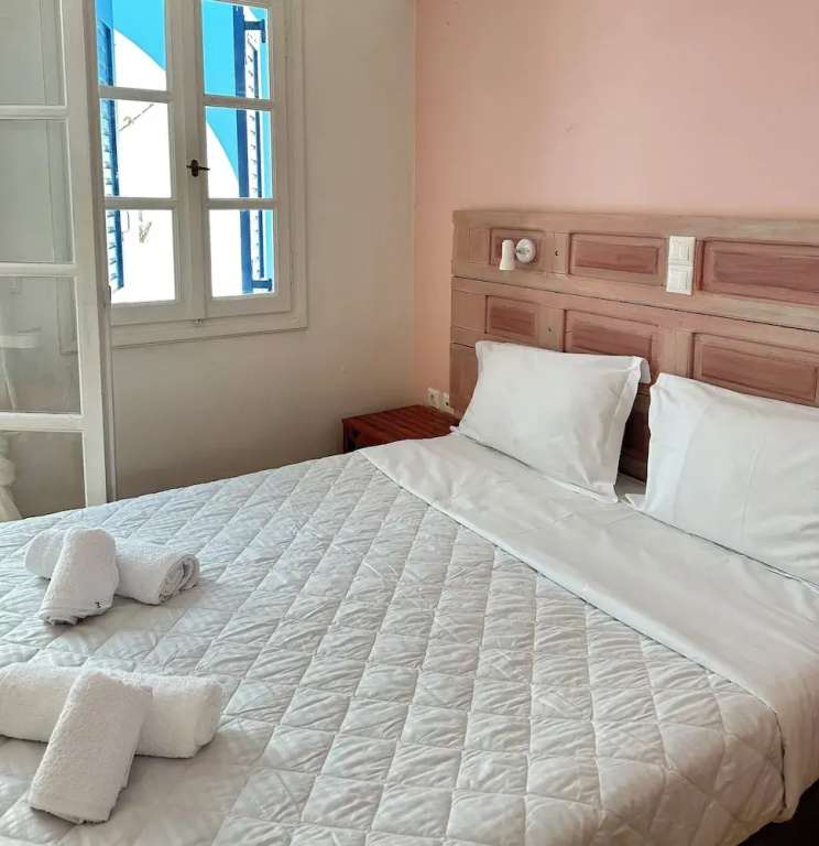 Standard Double room with city view (full double bed)