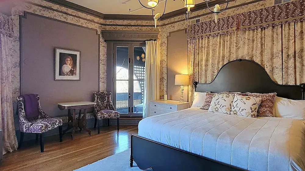 New Victorian Mansion Bed & Breakfast