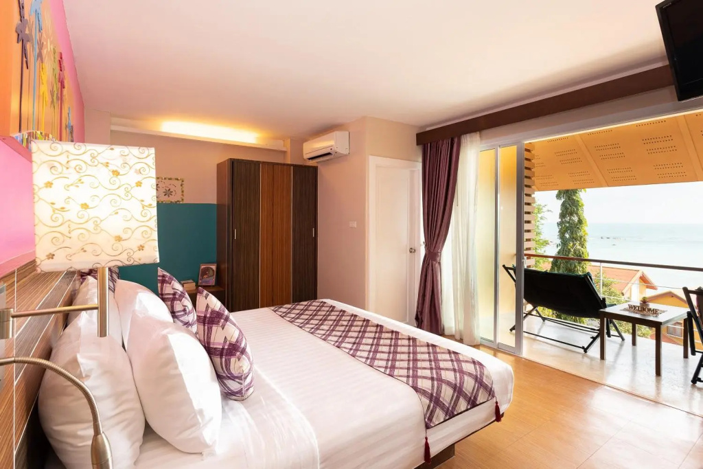 Superior Double room with sea view (full double bed)