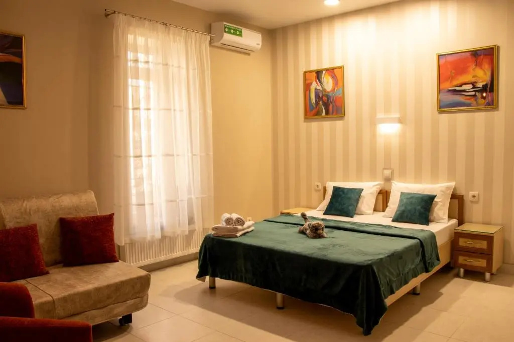 Deluxe Double room with balcony (full double bed)
