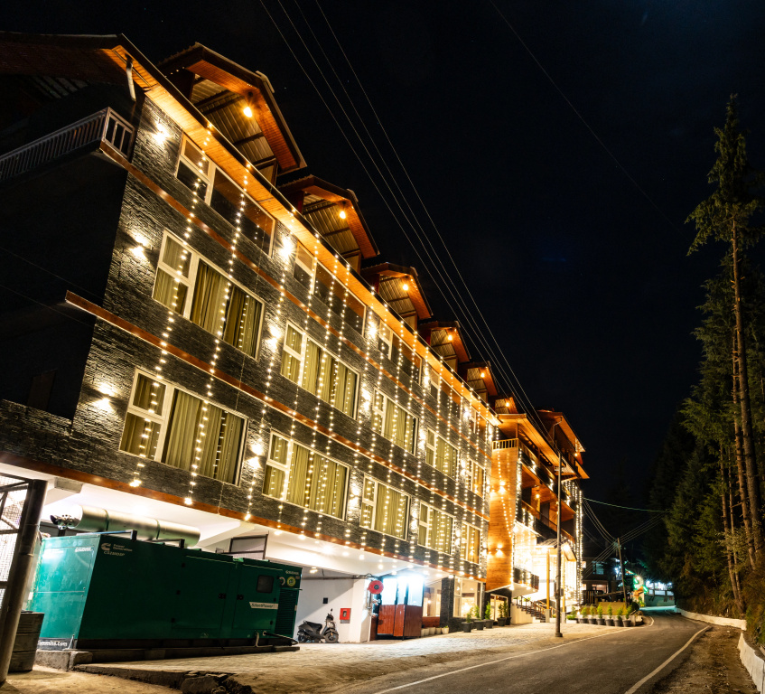 The Whitestone Inn & Suites Manali