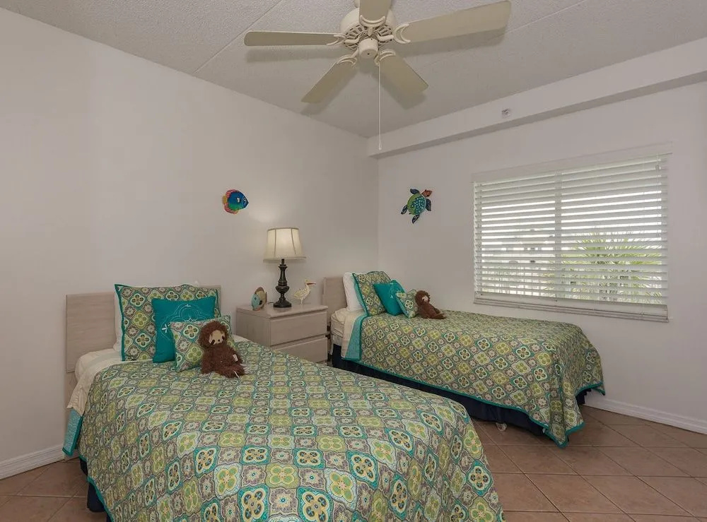 OC201 - Ocean Condo by RedAwning