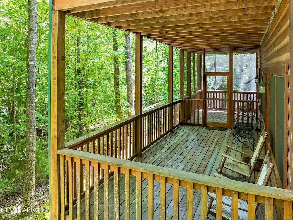 Along the Trail Cabin With Hot Tub Pool Pond Game Room