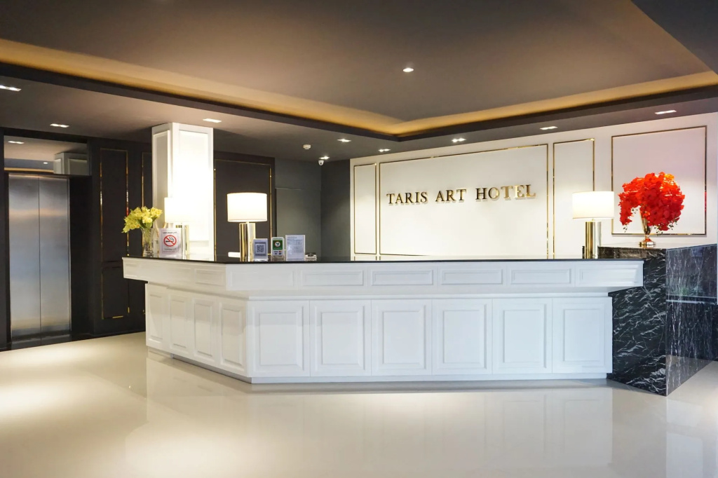 Lobby & Reception