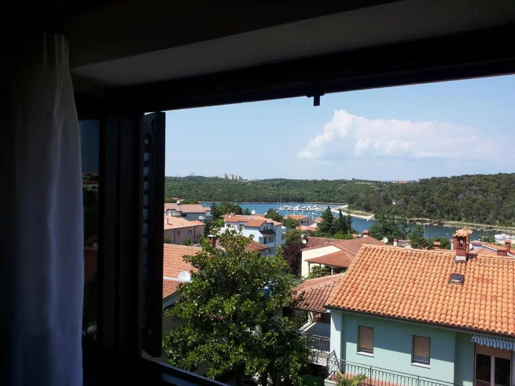 Standard Triple room with sea view