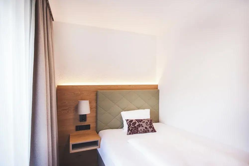 Economy room