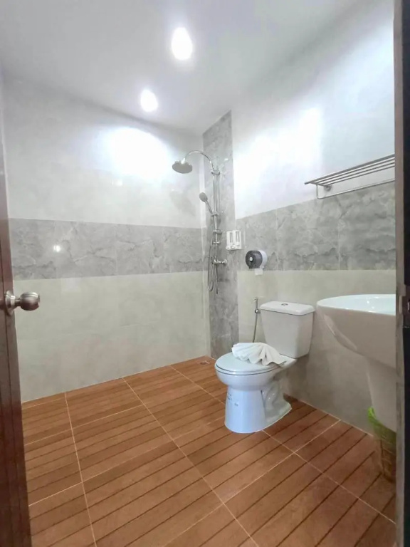 Deluxe Double room with balcony and with garden view (full double bed)