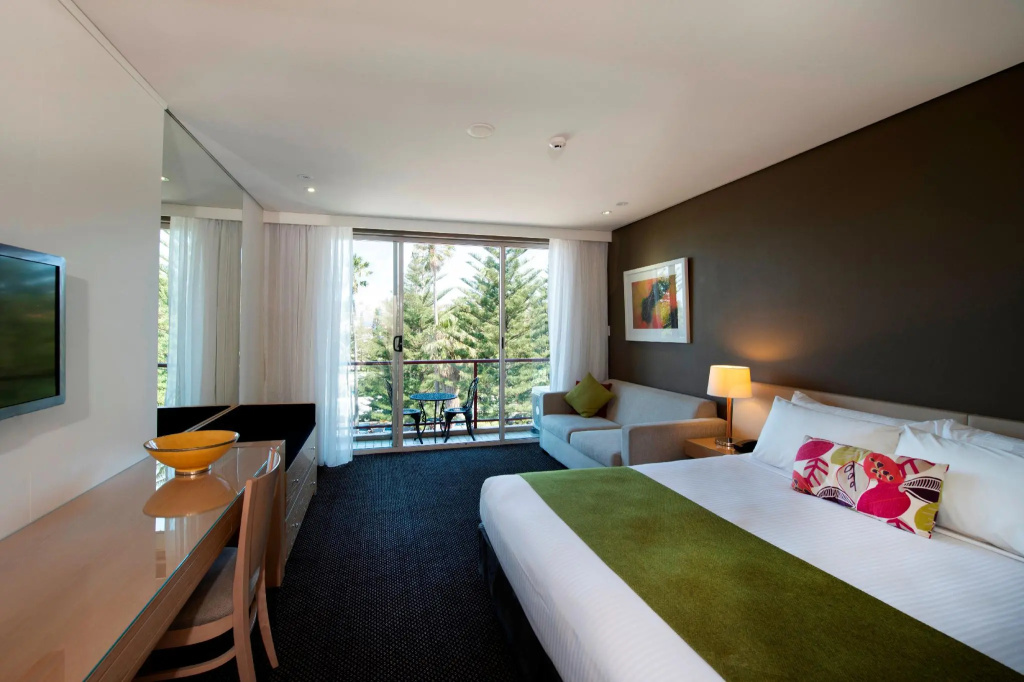 Deluxe Double room with balcony (full double bed)