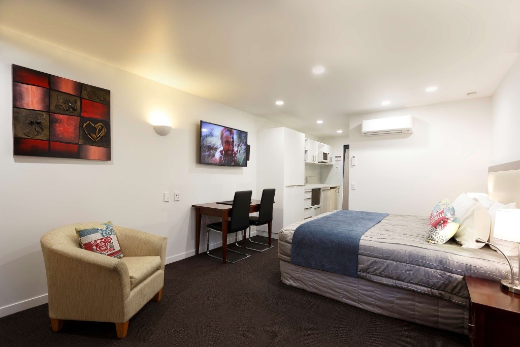 DeLorenzo's Studio Apartments - 3