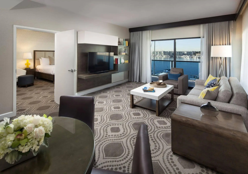 Marina del Rey Hotel — фото