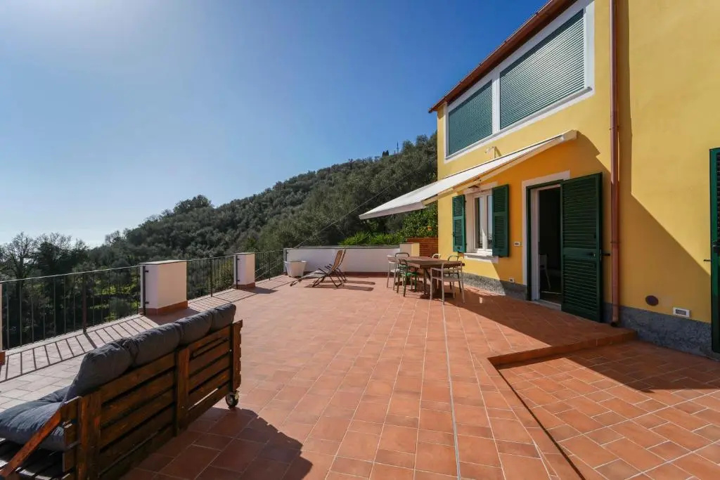 100 - VILLA Ginestra, ampia Terrazza 120m2 vista mare 10 minuti a piedi spiaggia, 3 camere da letto