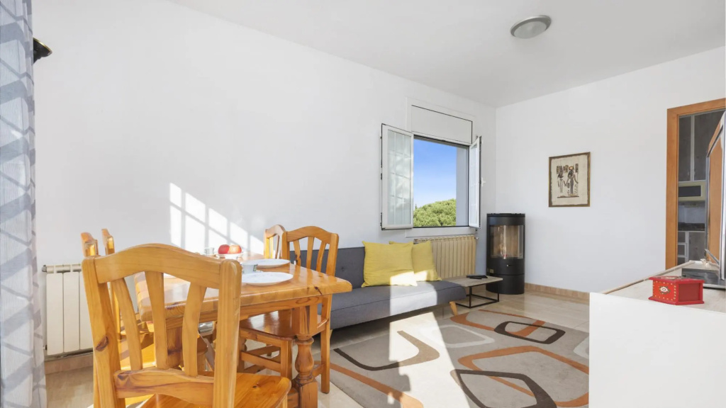 Mari in Vidreres with 6 bedrooms and 2 bathrooms