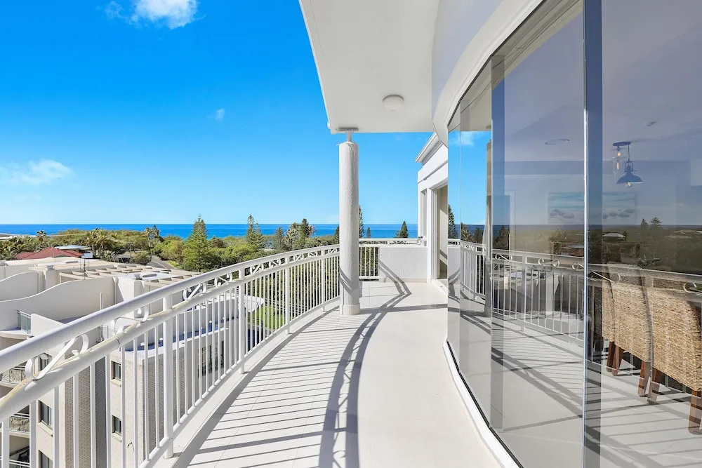 3 Bedrooms Luxury Penthouse room with balcony and beachfront