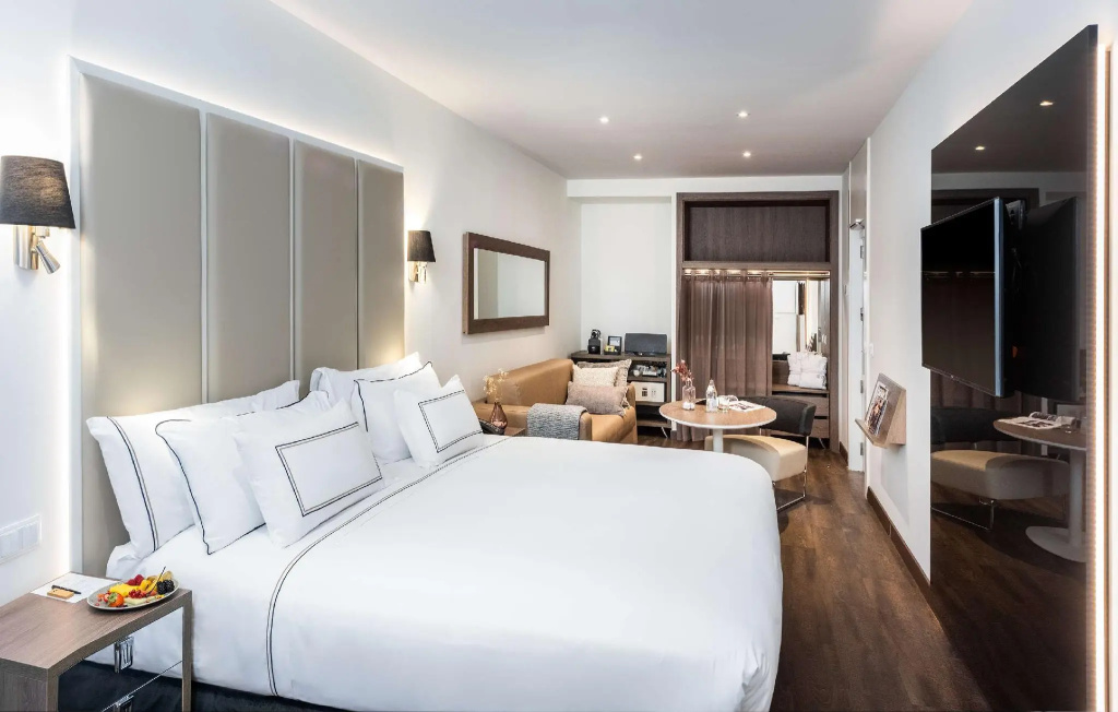 Premium Communicated room