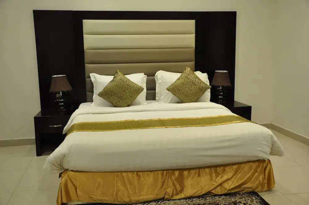 Deluxe Double Suite (full double bed)