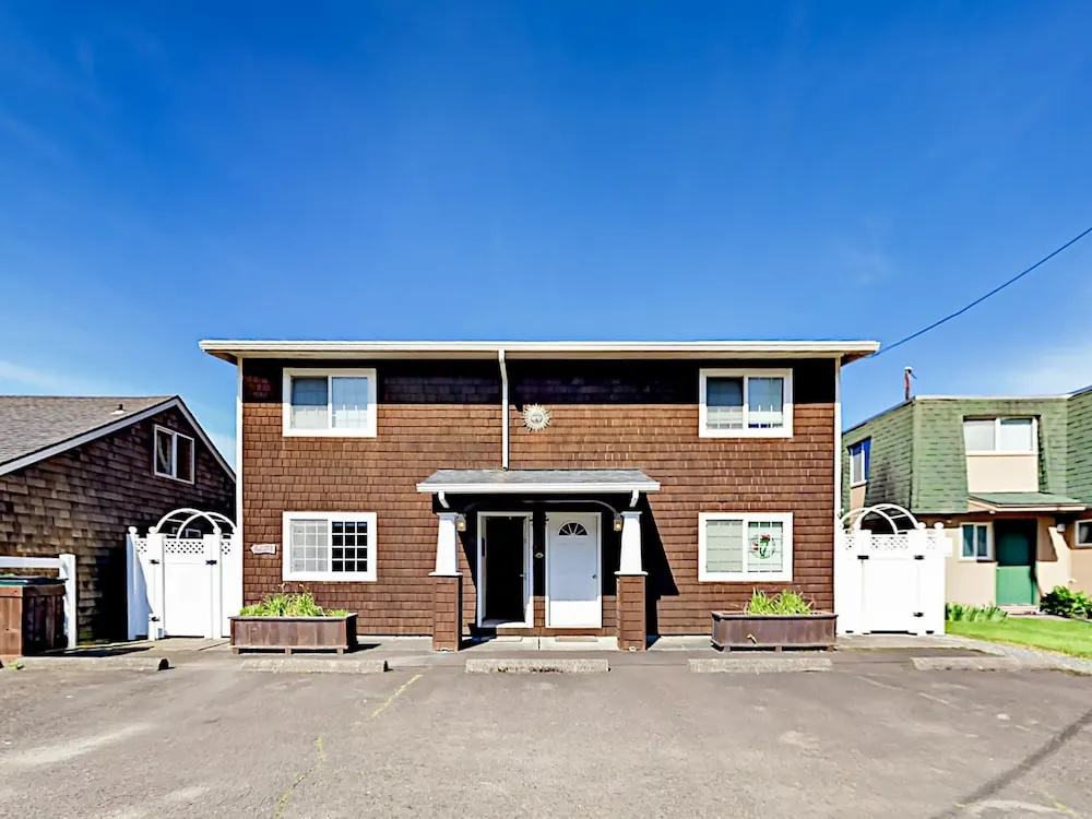 645 N Pacific St Townhouse Unit A 1 Bedroom 1 Bathroom Townhouse