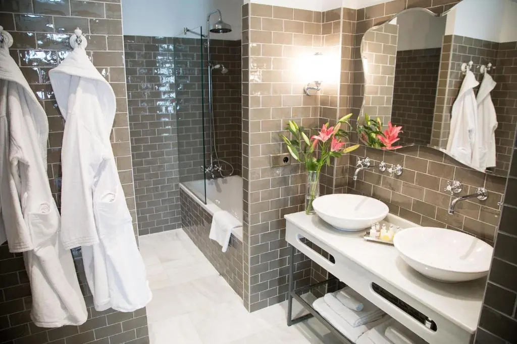 Superior Double room (full double bed)