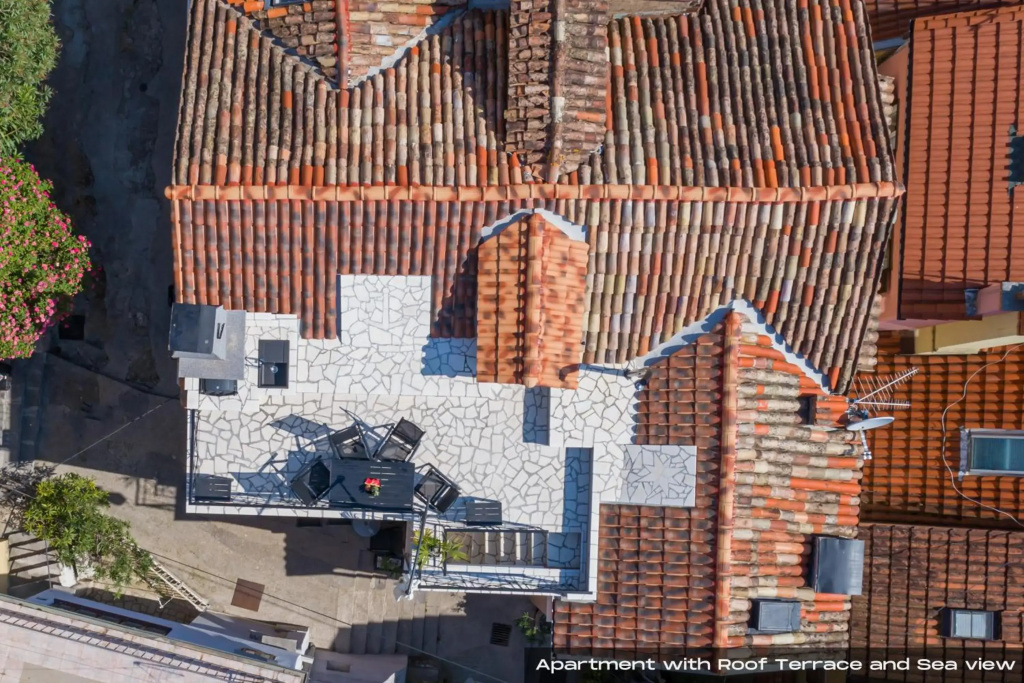 Villa Volos with 3 apartments,one with jacuzzi and two with roof terraces
