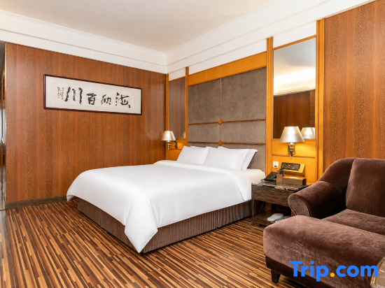 2 Bedrooms Business Suite with city view