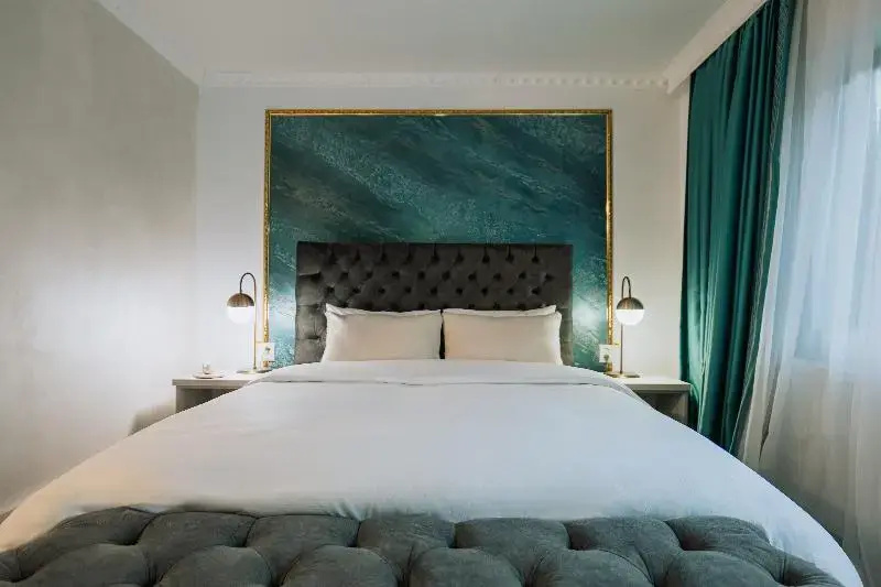 Standard Double room with balcony and with mountain view (full double bed)