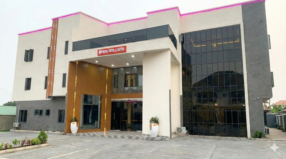 Tiano Hotel & Suites