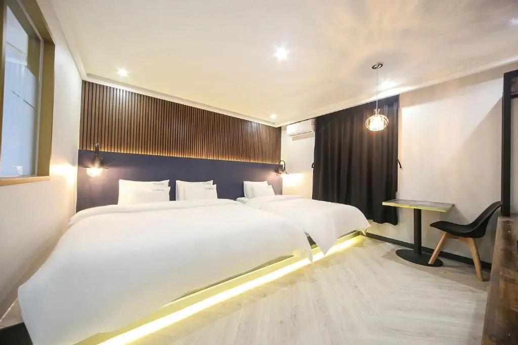 Deluxe Double room (twin beds)
