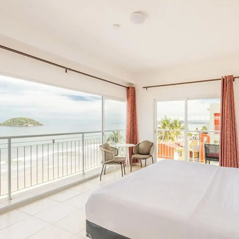 Standard Double room oceanfront (full double bed)