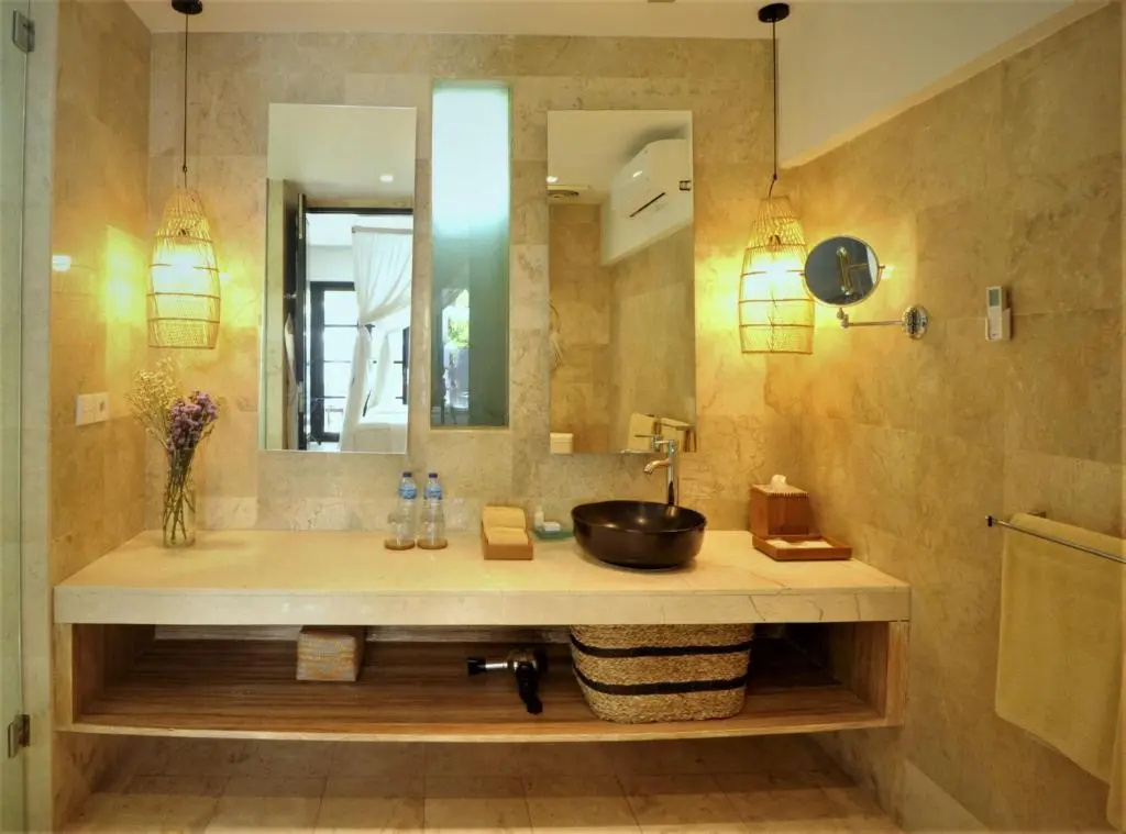 4 Bedrooms Villa