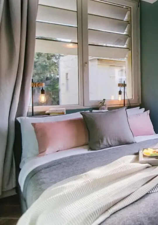 Двухместная студия двуспальная кровать в Monochrome Rothschild - Smart Hotel by Loginn Tel Aviv
