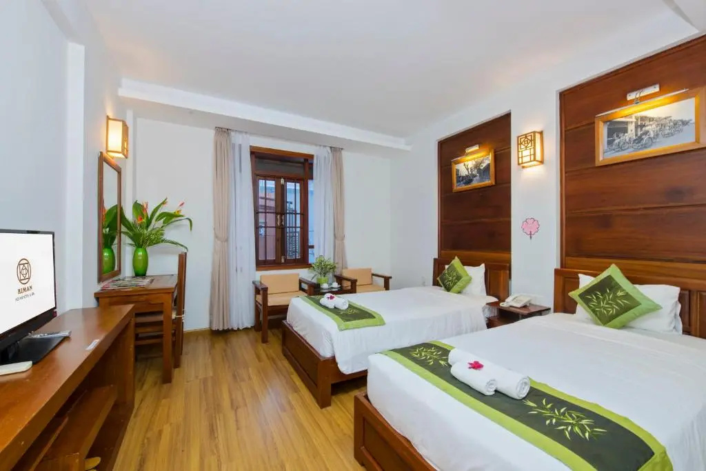 Superior Double room with city view (full double bed)