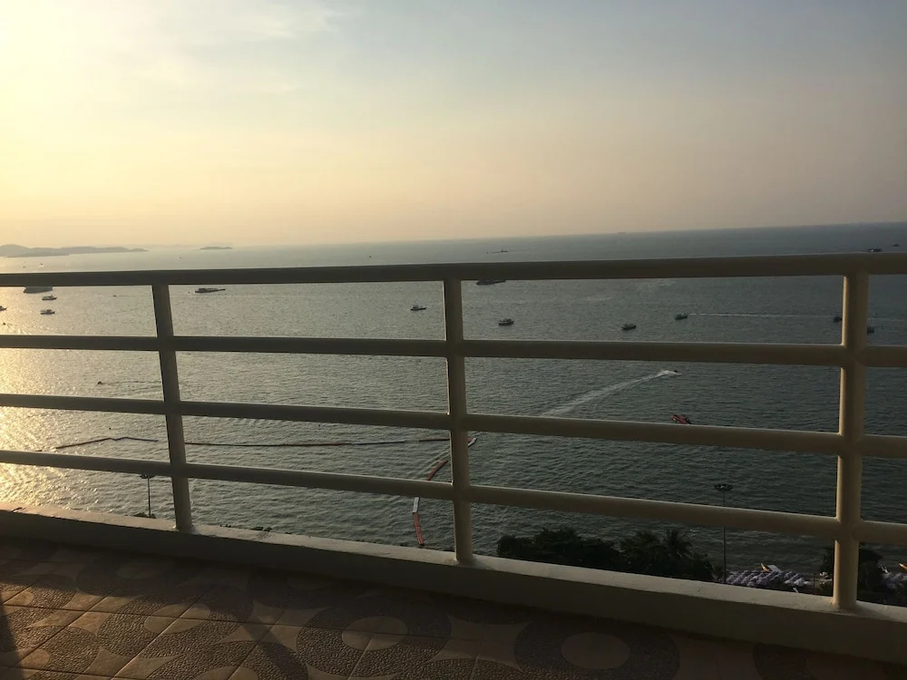View Talay 6 Condominium by Honey - Général